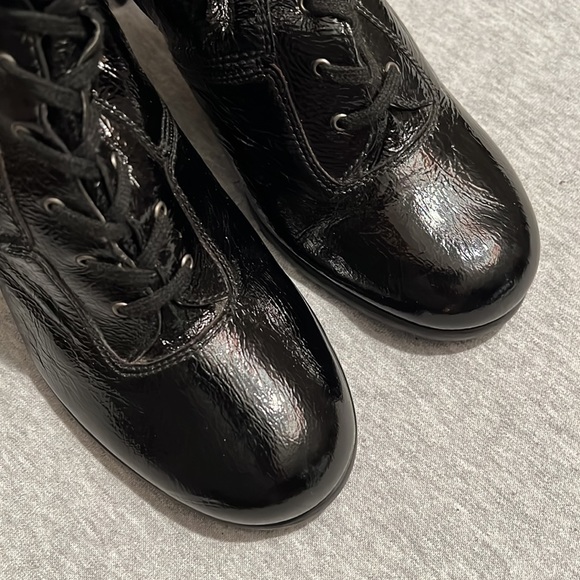 *NWOT* Stuart Weitzman Black Patent Boots - Picture 3 of 6
